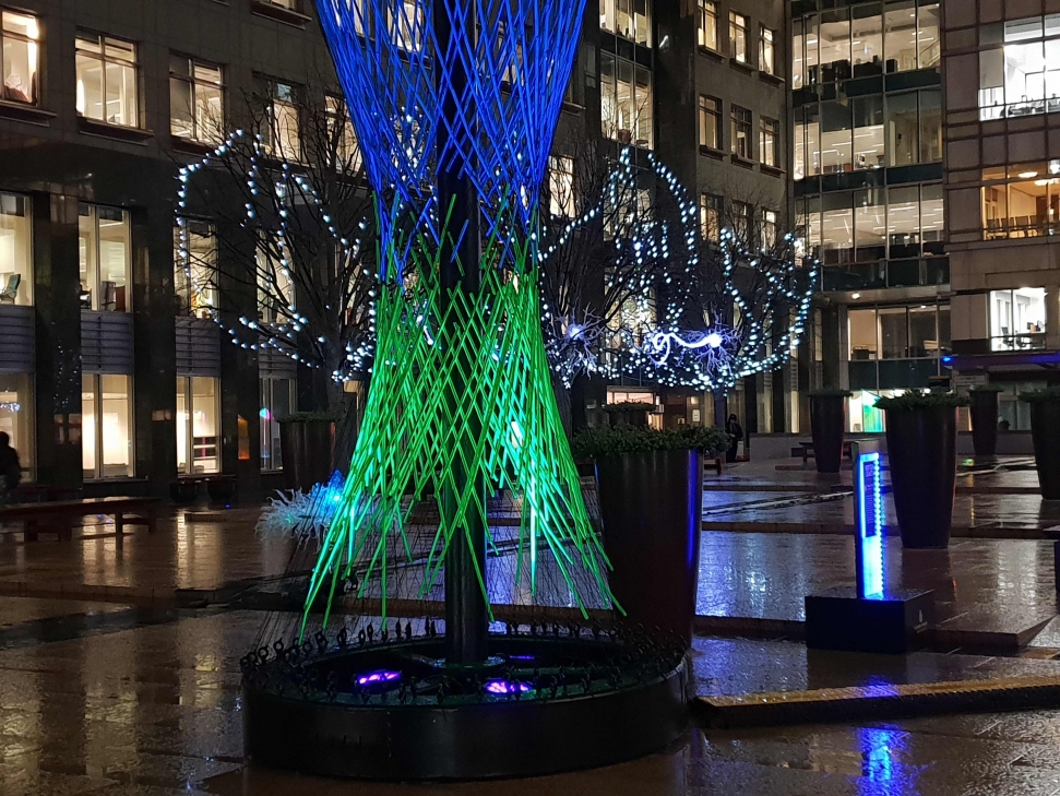 finished and lit up Canary Wharf sculpture